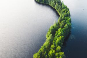 Kaistale maata veden ympäröimänä